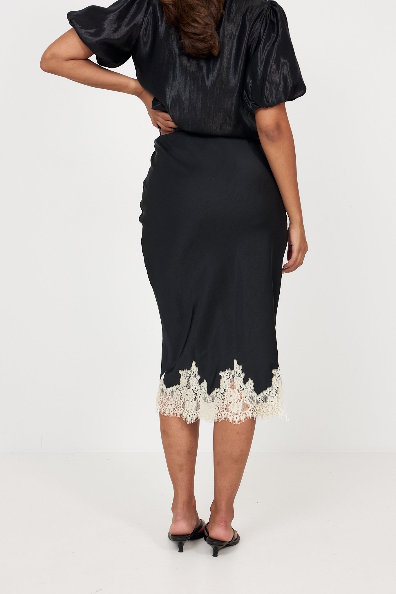 Stinalill Satin Lace Skirt in Black – Elegant & Flattering